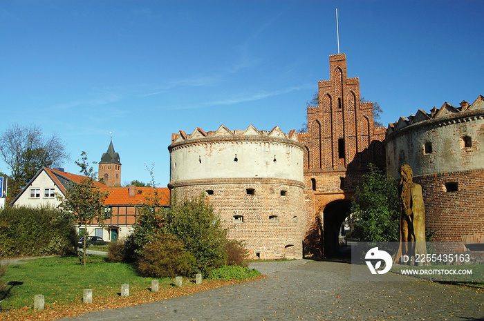 salzwedeler tor mit torwächter