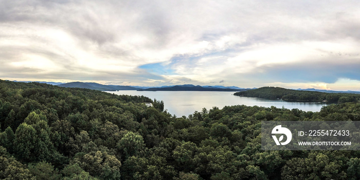 beautiful scenic views at lake jocassee south carolina