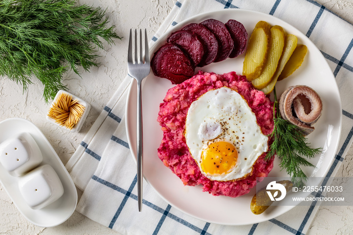 labskaus, mashed potatoes with the beet, fried egg