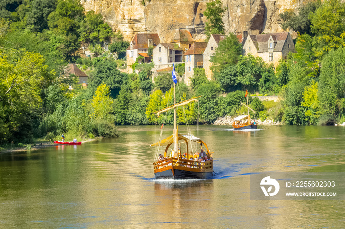 Gabare sur la Dordogne à la Roque Gageac, France