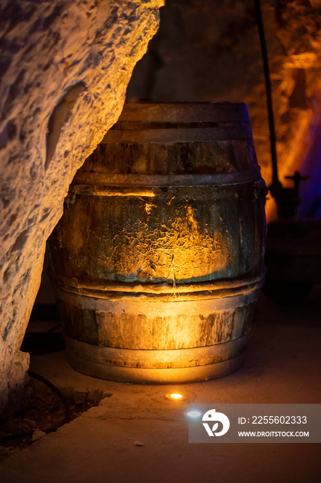 参观深而长的地下洞穴，用霞多丽和圆周率酿造香槟起泡酒