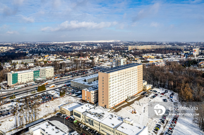 szpital wojewódzki w Jastrzębiu-Zdroju zimą, panorama z lotu ptaka na Śląsku w Polsce