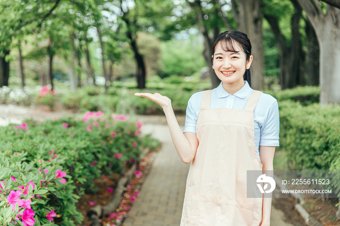 医療・介護・福祉系の女性スタッフ