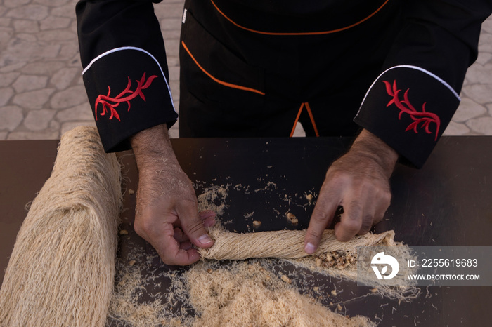 Rolling kadayıf dough3