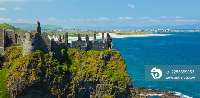 Dunluce Castle。Bushmills。Causeway Coastal Route。安特里姆县，北爱尔兰，欧洲