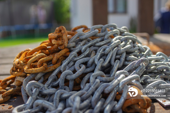 rusty and non-rusty chain together