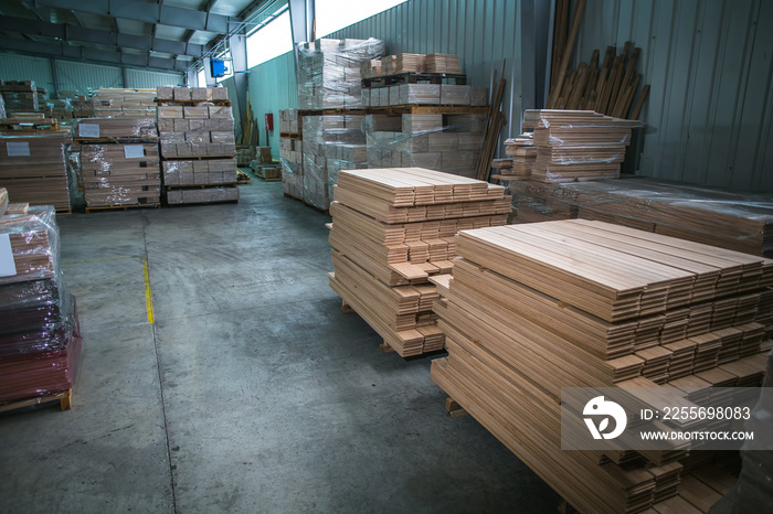 储存在仓库中的木材工厂产品