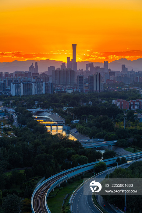 远眺夕阳下的国贸CBD中央商务区中国尊