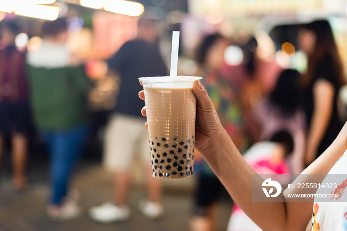 taiwanese bubble milk tea at night marketplace