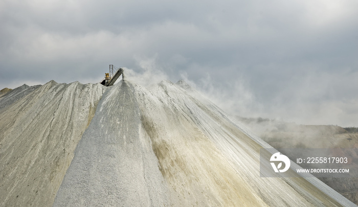 Tray tailings in the open pit