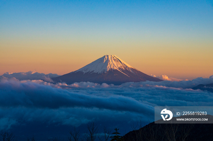 鳳凰三山からの風景　夕焼けの富士山と雲海