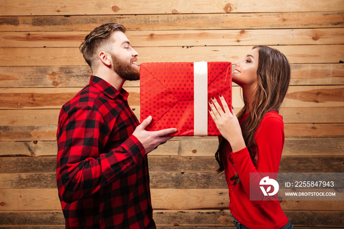 Man and woman holding a gift