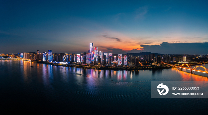 航拍湘江沿岸湖南金融中心建筑群夜景风光