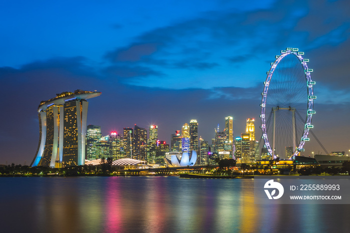 skyline of singapore at marina bay and gardens