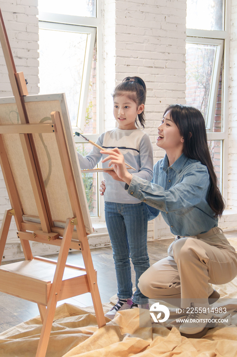 家教老师辅导小学生学习绘画