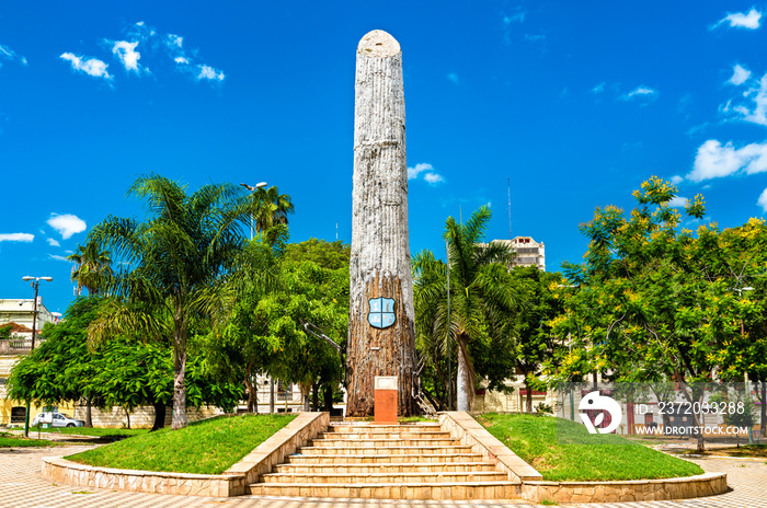 巴拉圭亚松森阿玛斯广场上的城市广场纪念碑