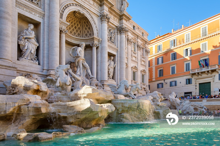 罗马市中心著名的特雷维喷泉或特雷维喷泉