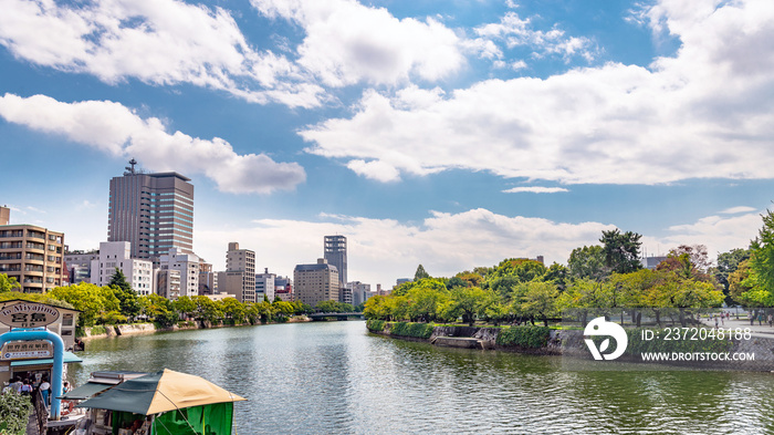 広島市街地と元安川の風景