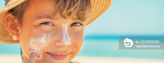 儿童皮肤防晒霜。选择性聚焦。