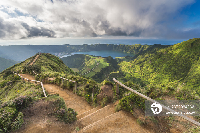 葡萄牙，亚速尔群岛，圣米格尔岛，Sete Cidades，Boca do Inferno视点，俯瞰