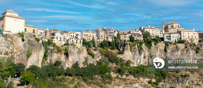 Panorámica de la monumental ciudad de Cuenca, España