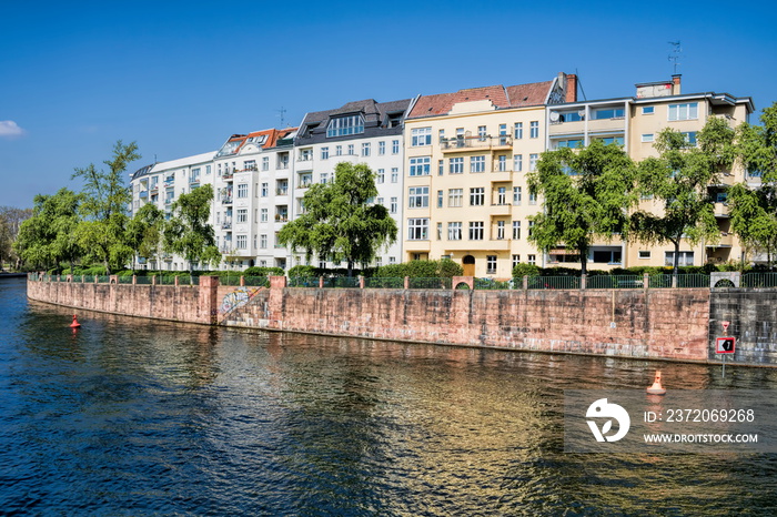 wohnen an der spree in berlin charlottenburg, deutschland