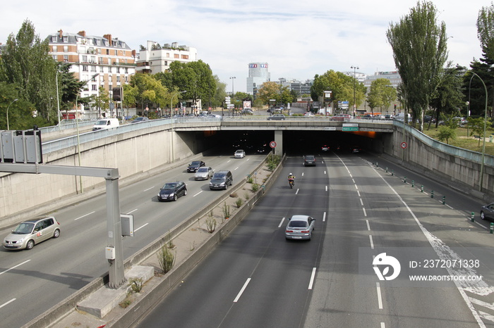 Trafic routier sur le périphérique à Paris