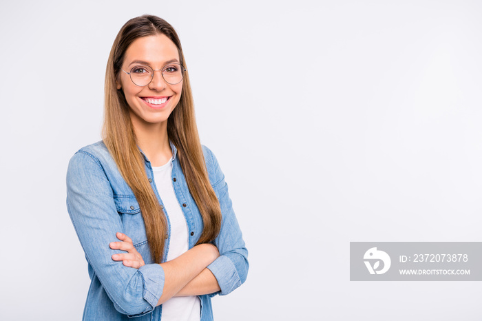 Photo portrait of clever diligent student standing isolated on grey background copy space