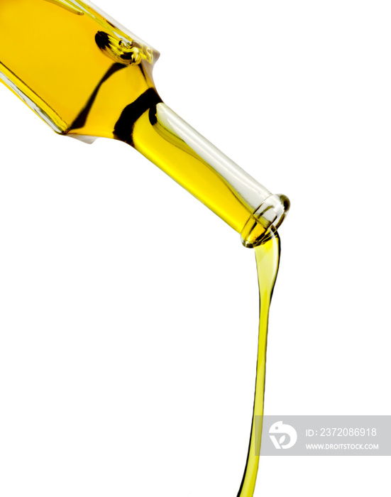 botella vertiendo aceite de oliva virgen.  Bottle pouring virgin olive oil