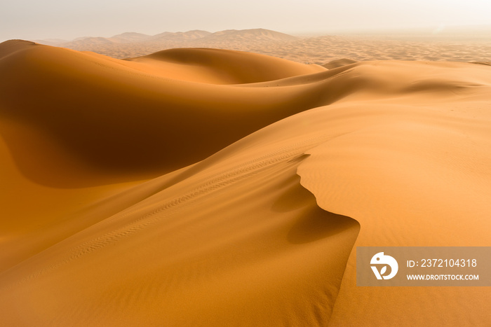 摩洛哥默佐加撒哈拉沙漠的沙丘