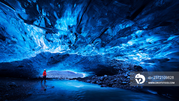 冰岛jokulsarlon冰川的冰洞