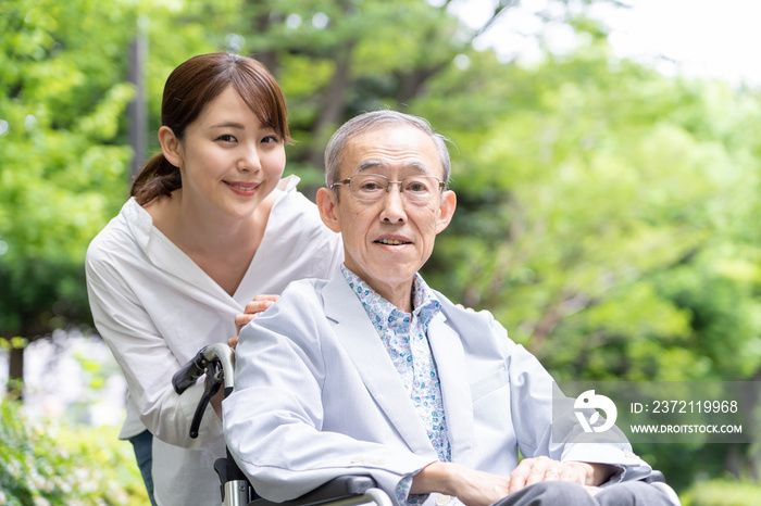 介護　車いす