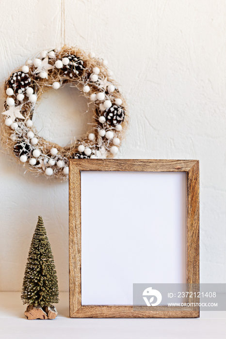 圣诞背景空木相框实物模型和装饰。寒假庆祝活动