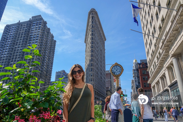 Girl modeling near the Flatiron building in New York