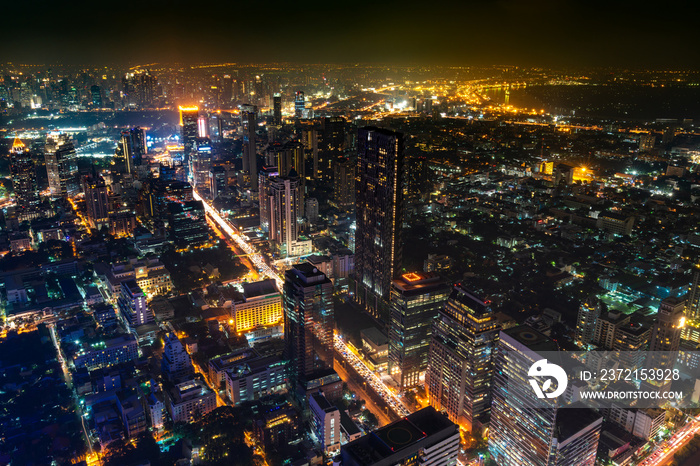 从马哈那功大楼欣赏泰国曼谷大都市美丽的夜景。夜晚