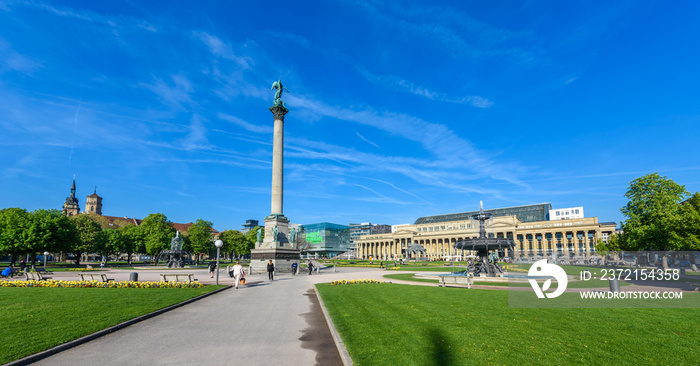 Schlossplatz（城堡广场），带喷泉，位于德国斯图加特市