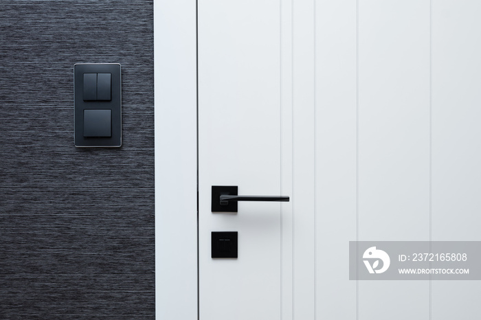 现代室内设计细节-门、黑色开关和壁纸