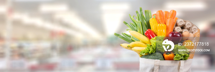 超市中的健康食品在线杂货购物概念