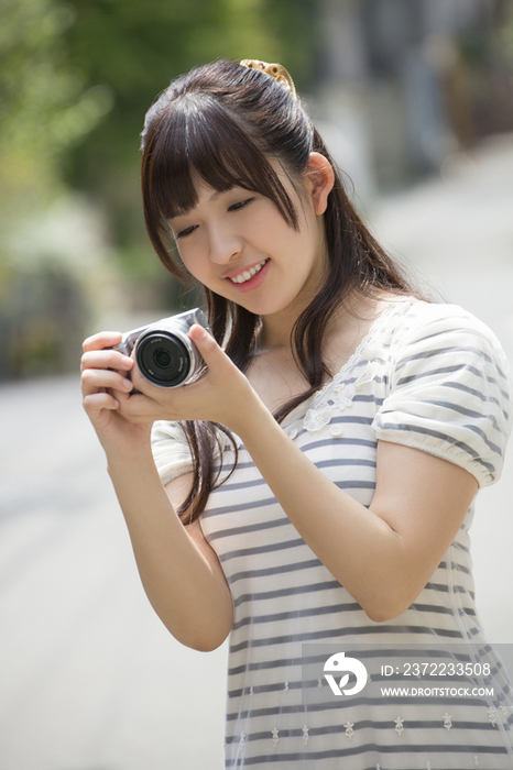 Young woman taking pictures