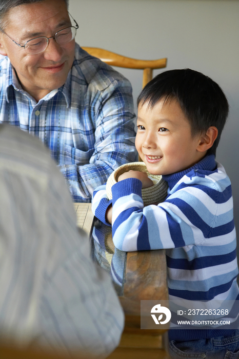 一家人下围棋