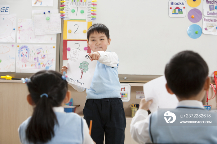 小学生在课堂