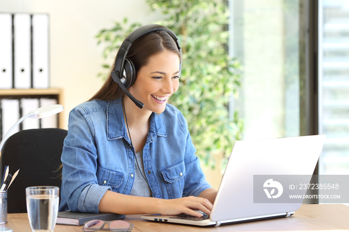 Freelance operator working in telemarketing