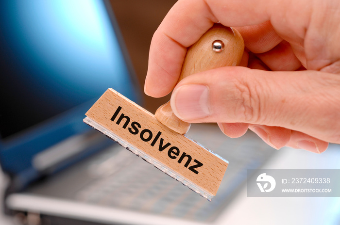 破产后的Holzstempel mit Aufschrift Insolvenz