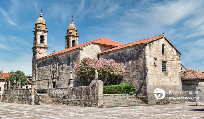 Iglesia de San Benito de arquitectura románica en la villa de Cambados, provincia de Pontevedra, Esp