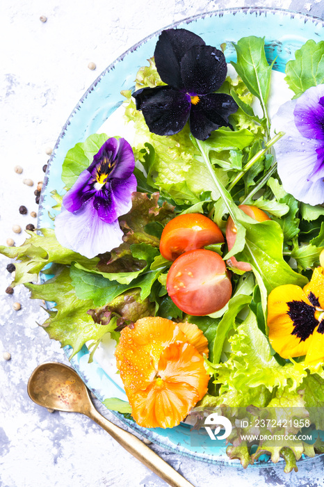 Detox flowers salad