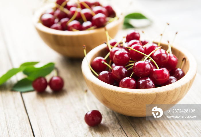  Bowls with cherries