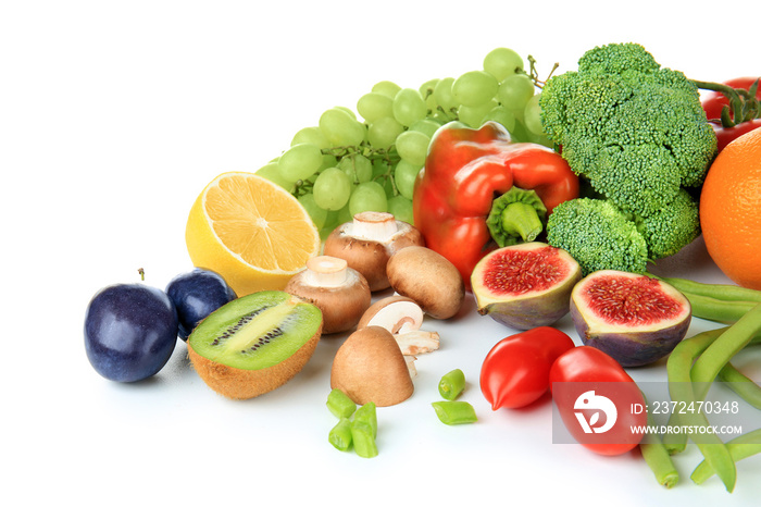 白色背景下不同水果和蔬菜的成分