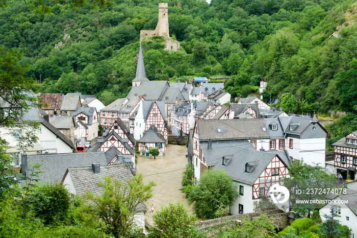 Das Dorf Monreal liegt im Hochwasser