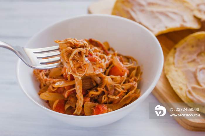 墨西哥Tostadas with chicken，tinga de pollo墨西哥食品在墨西哥