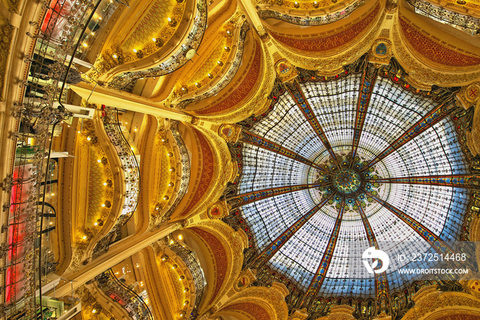 The stained glass dome of Galleries Lafayette